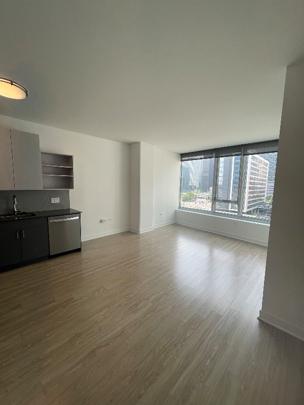 712 S Wells St - Photo 3 of 9