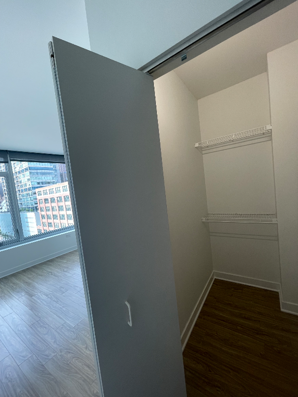 712 S Wells St - Photo 7 of 9