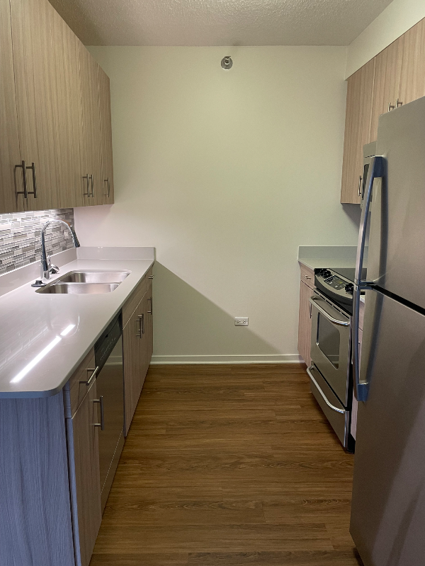 503 N Kingsbury St - Photo 5 of 11