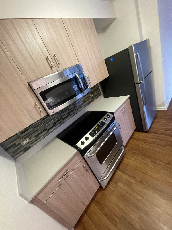 503 N Kingsbury St - Photo 7 of 11