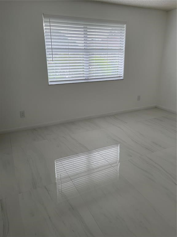 10330 Nw 8th St #1033 - Photo 6 of 9