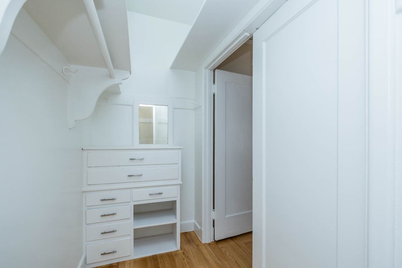 226 Athol - Photo 3 of 31