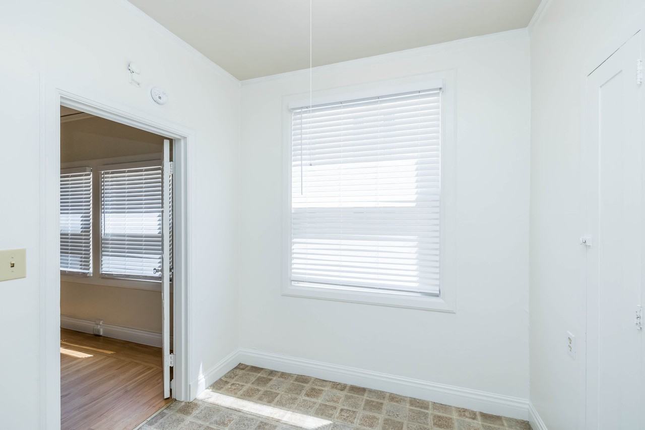 226 Athol - Photo 4 of 31