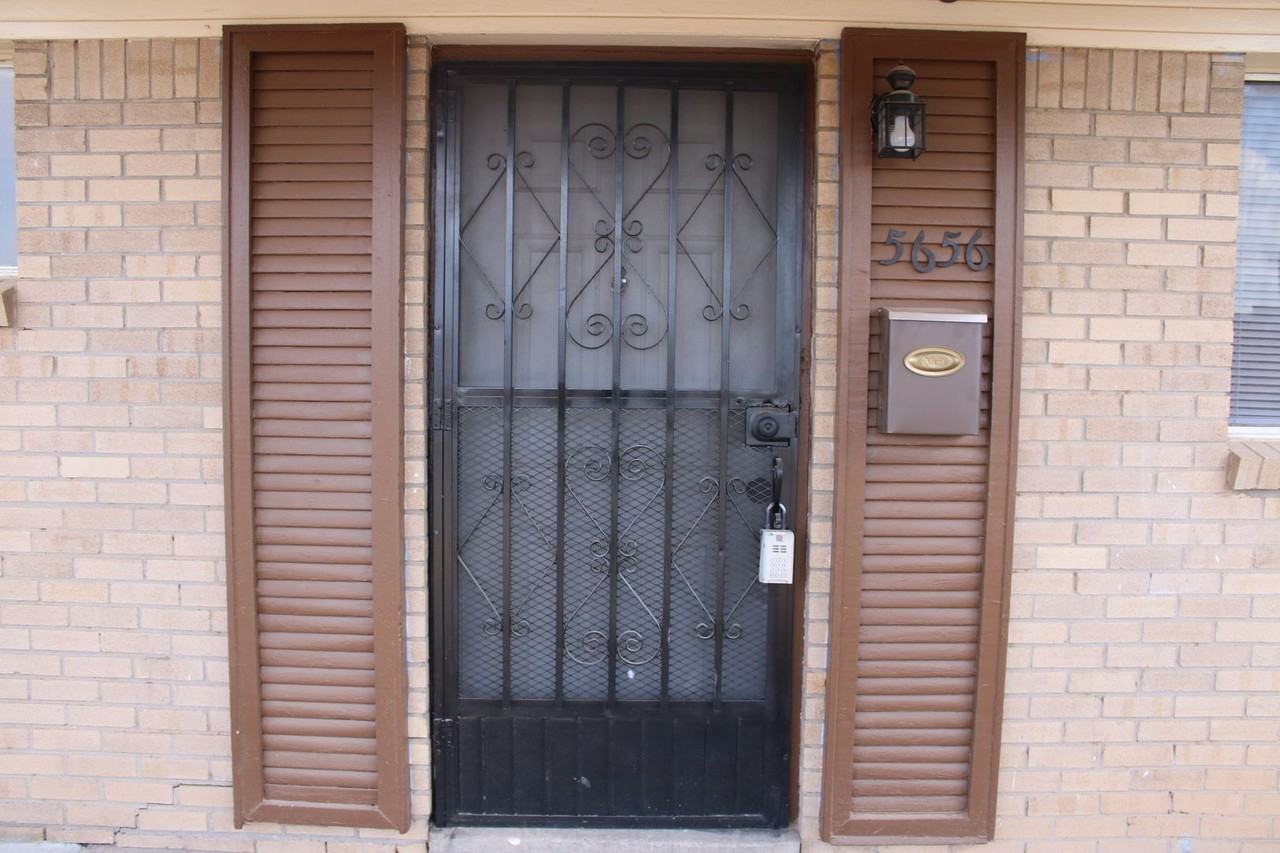 5656 Sun Valley Dr - Photo 2 of 21