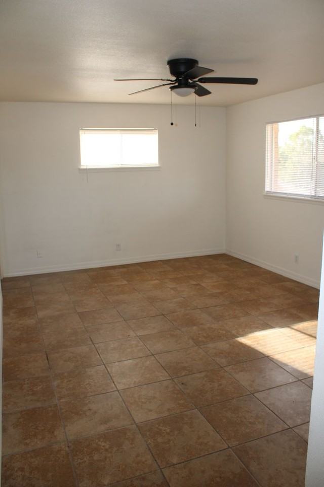 5656 Sun Valley Dr - Photo 3 of 21