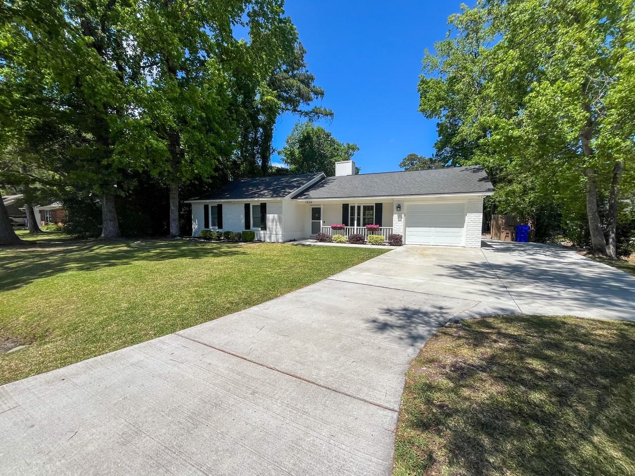 1534 Kentwood Cir #NA - Photo 2 of 19