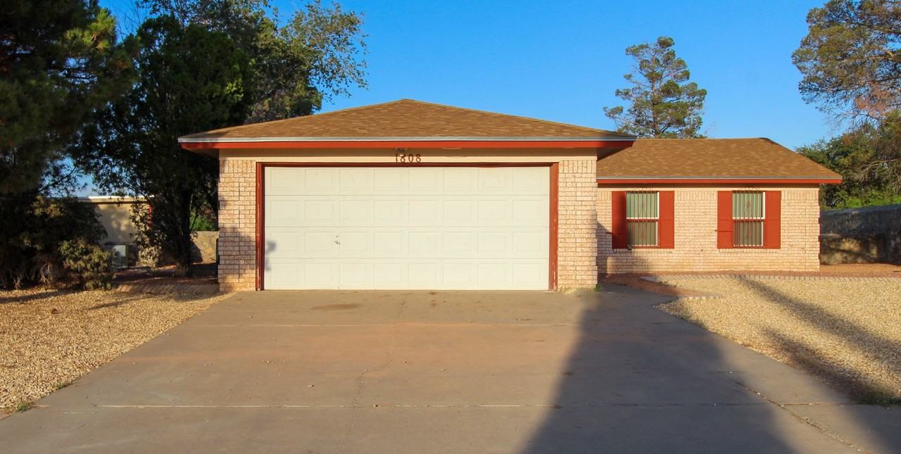 1808 Dean Martin Dr - Photo 2 of 20