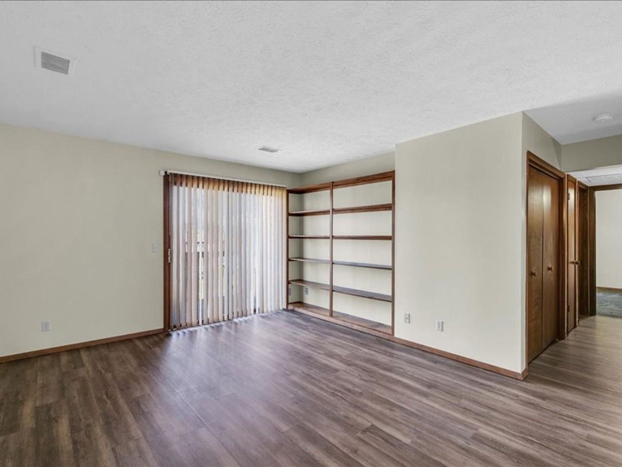 713 Fairmont - Photo 2 of 16