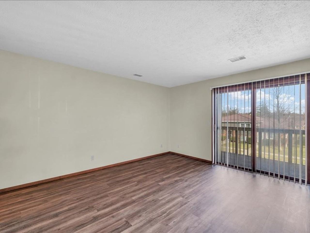 713 Fairmont - Photo 3 of 16