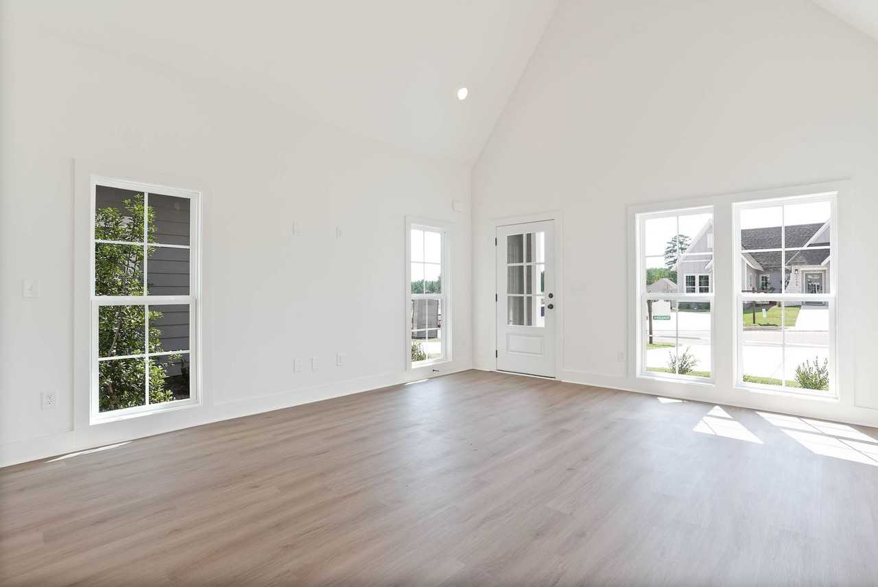 3232 Bridle Ct - Photo 4 of 27