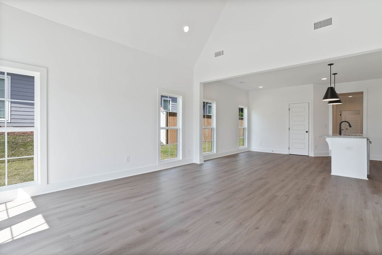 3232 Bridle Ct - Photo 5 of 27