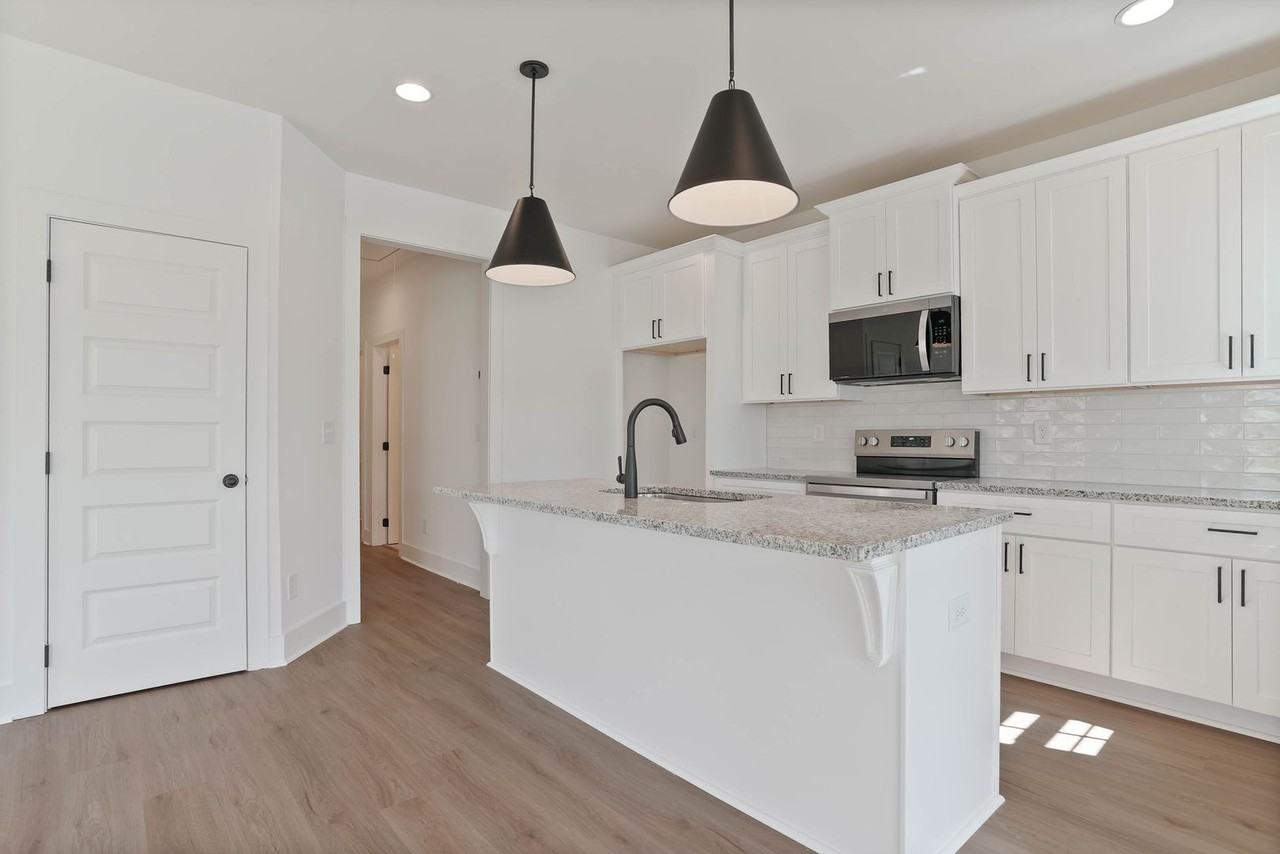 3232 Bridle Ct - Photo 7 of 27