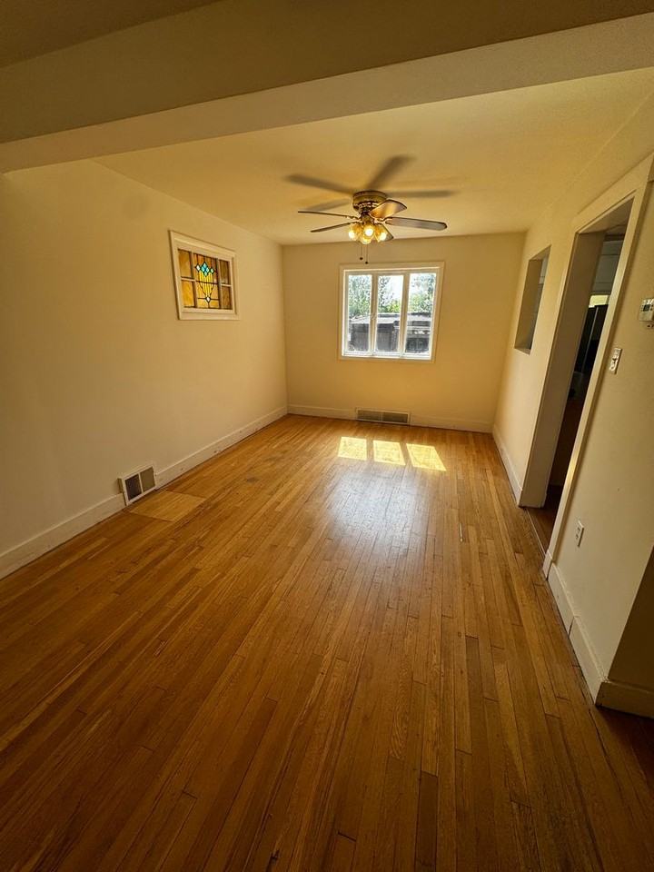 3324 Niagara St - Photo 3 of 18