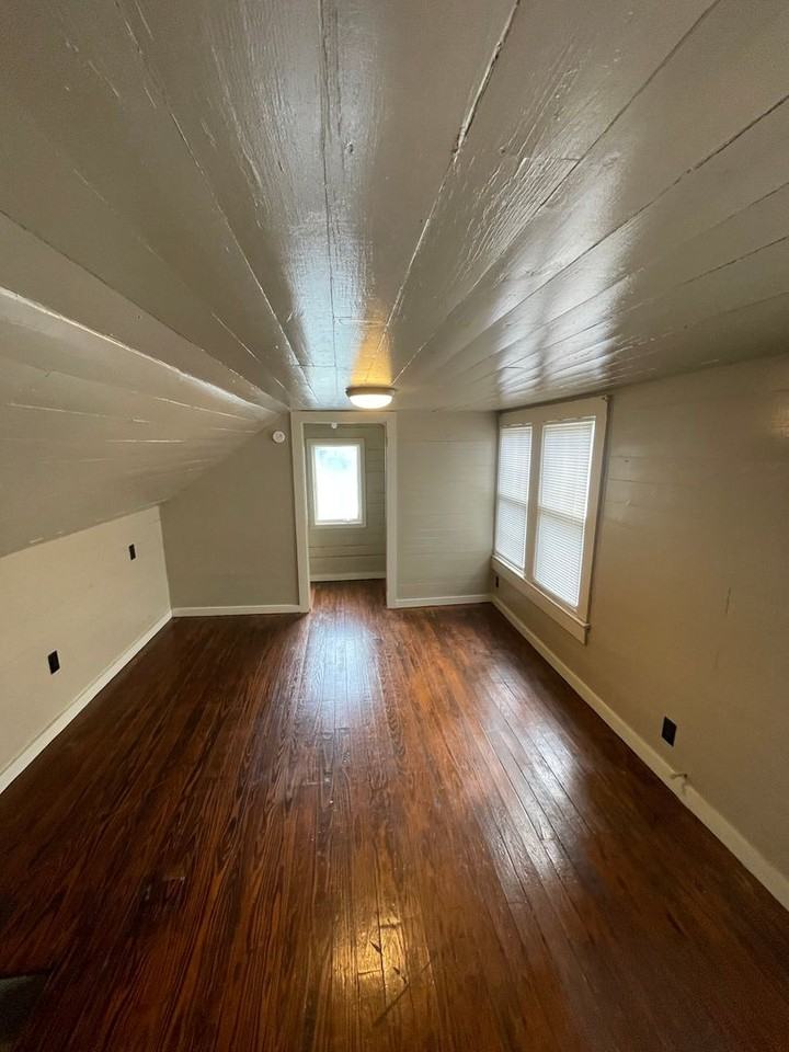 808 E University Ave - Photo 7 of 11