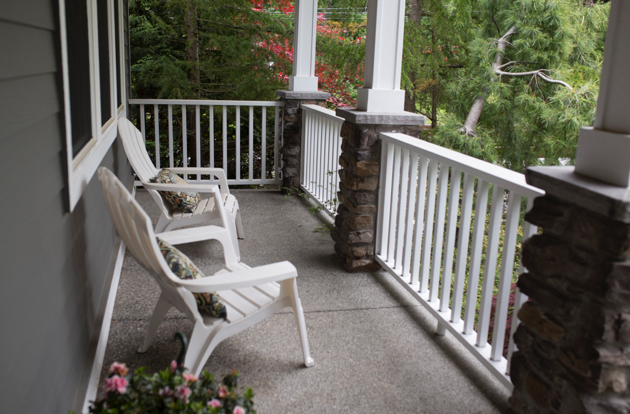 2504 Fir Crest Blvd - Photo 3 of 34
