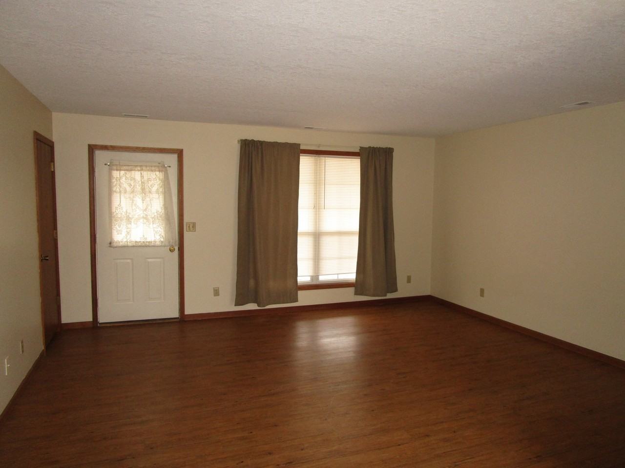 705 W Main St - Photo 3 of 12