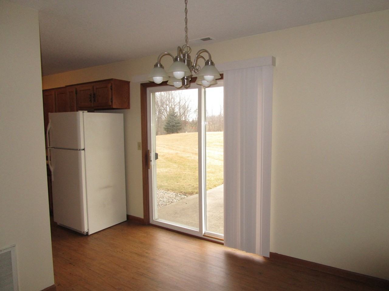 705 W Main St - Photo 4 of 12