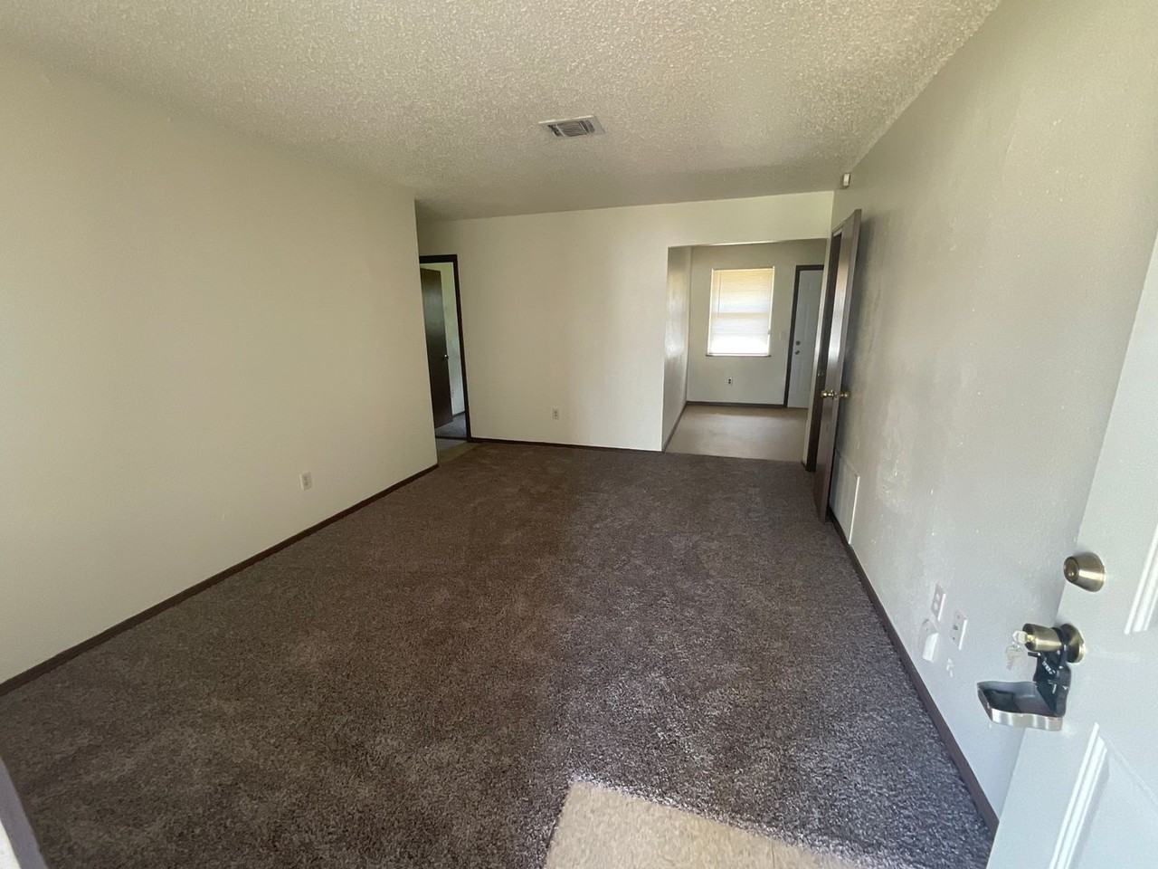 3112 Se 57th St - Photo 2 of 16