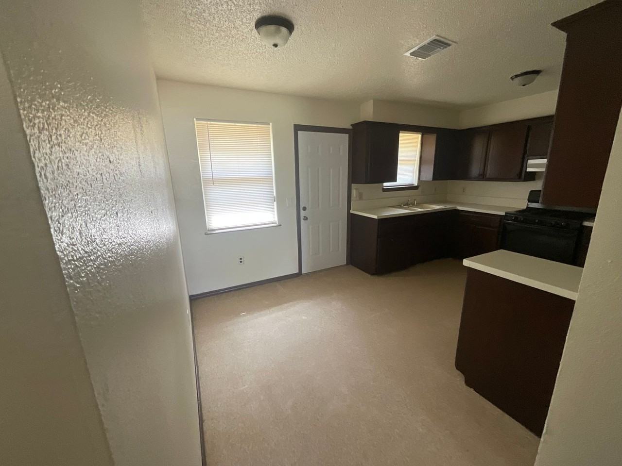 3112 Se 57th St - Photo 3 of 16