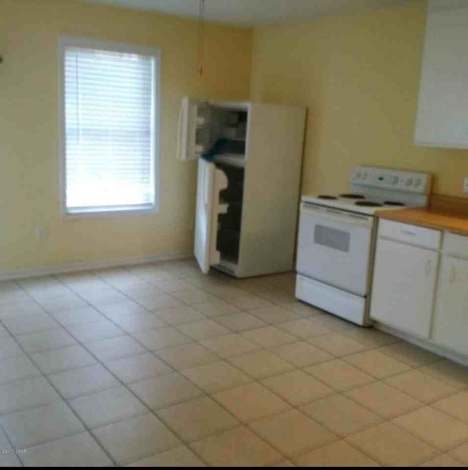 7814 Beach Dr - Photo 3 of 11