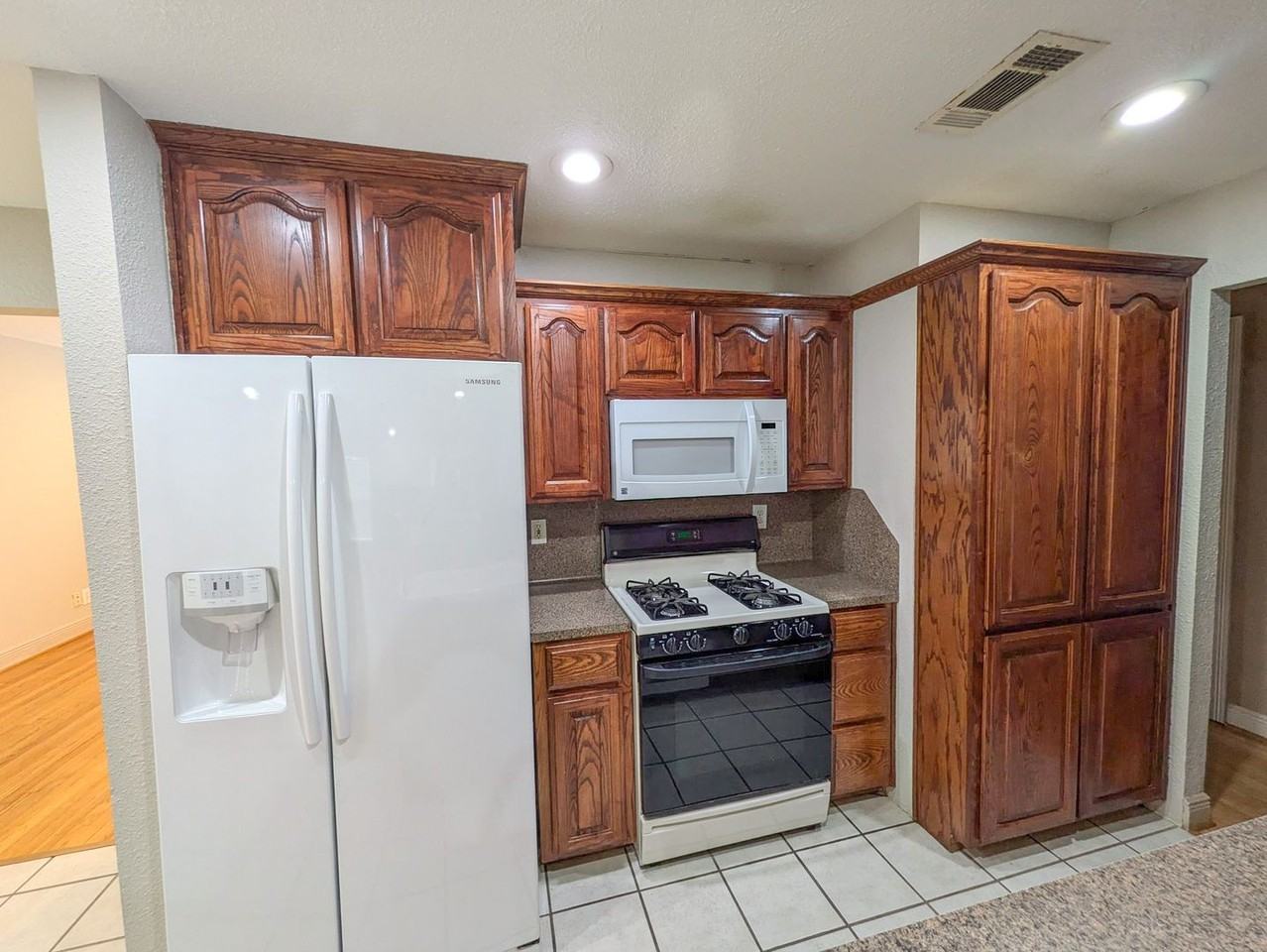5031 Simpson Ave - Photo 6 of 20