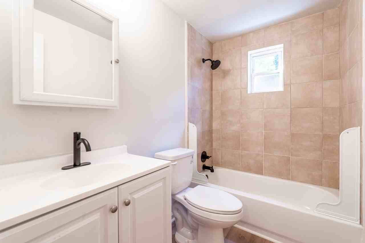 1135 Woodland Ave Ne #6 - Photo 5 of 19