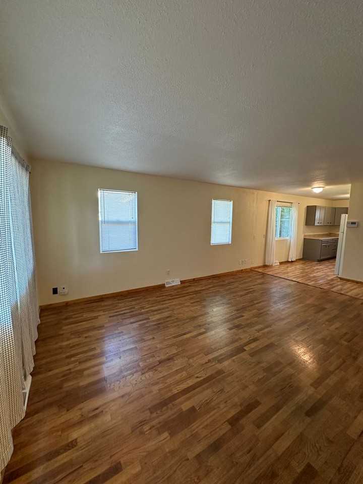 623 Terry Ave - Photo 5 of 15