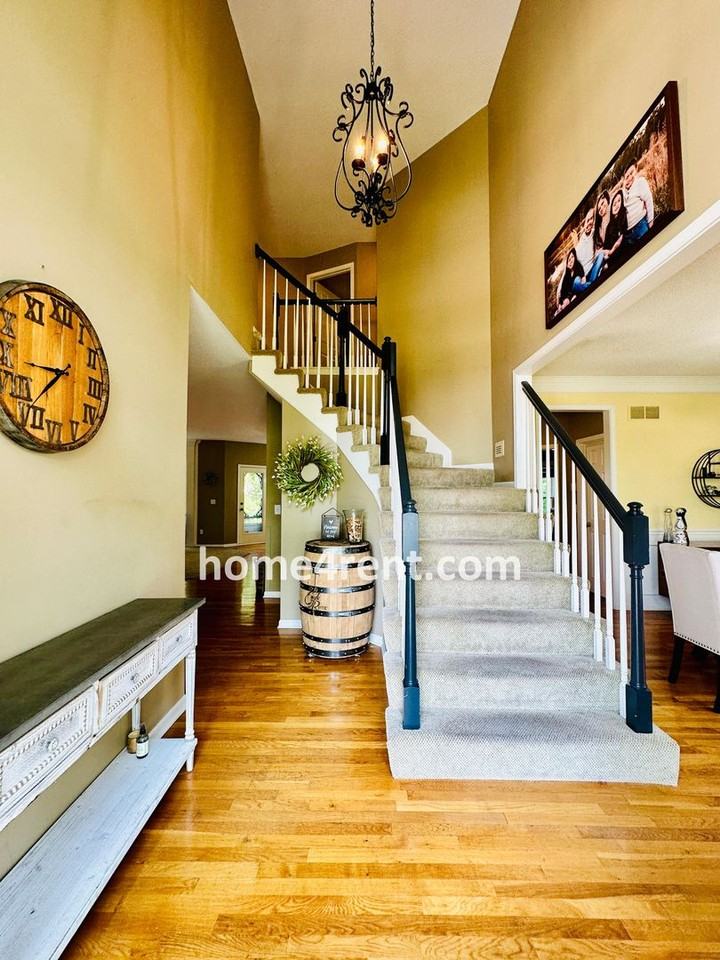 12648 S Hallet St - Photo 3 of 50