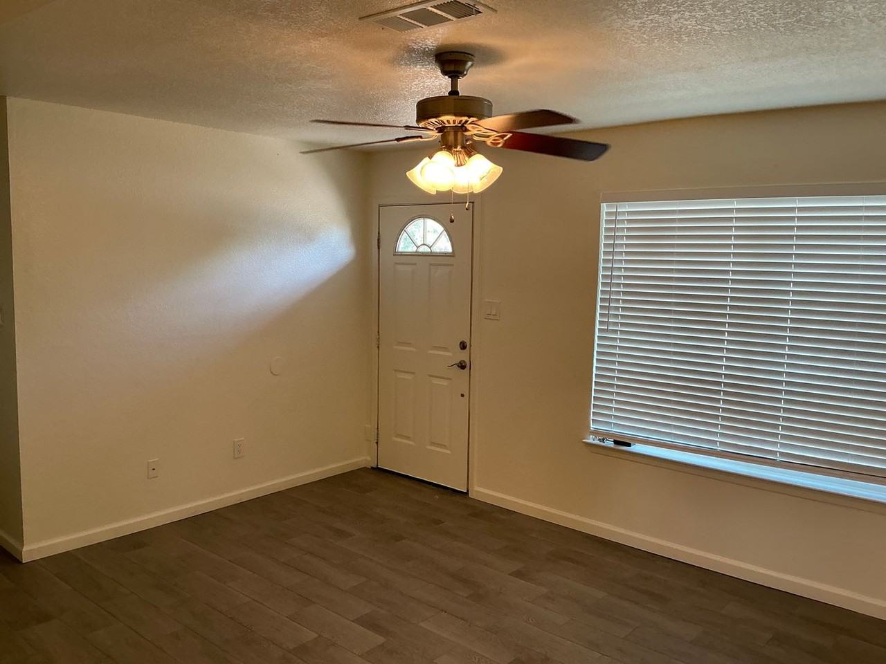 1703 Se 13th St - Photo 2 of 16