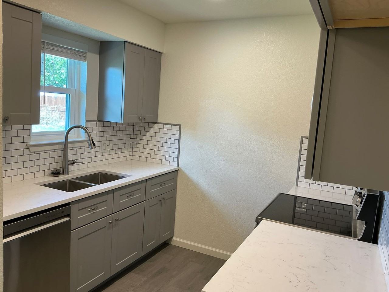 1703 Se 13th St - Photo 6 of 16