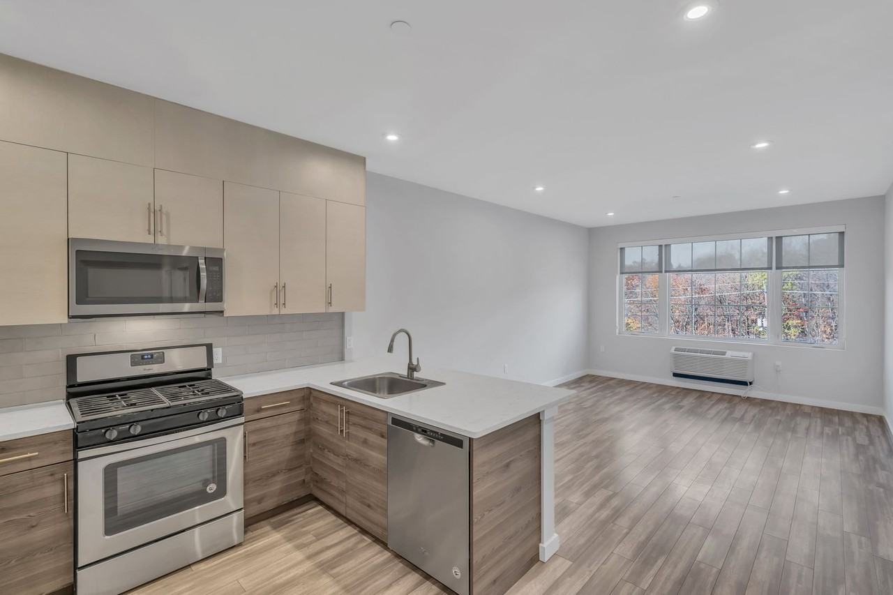 Woodcliff Lake Commons - Photo 3 of 44