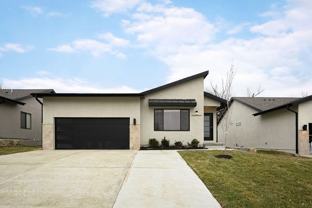 214 E Maplewood Ln - Photo 1 of 1
