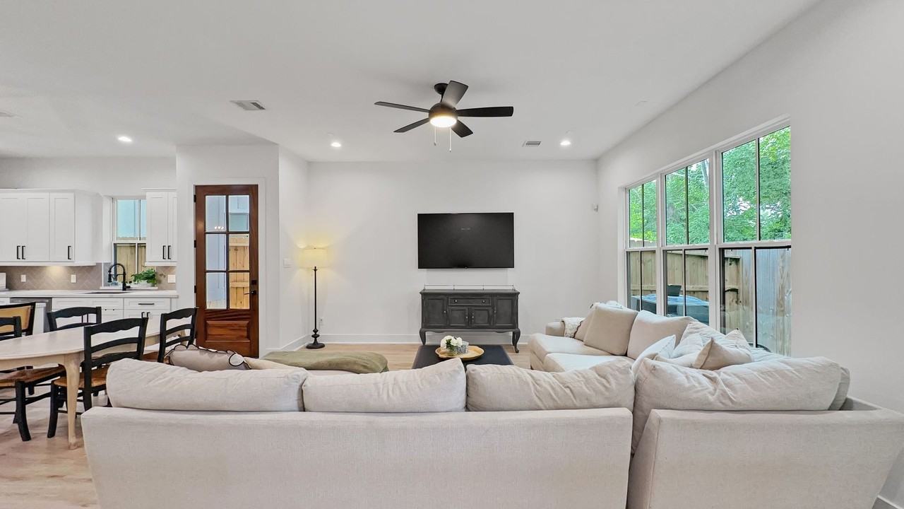 6423 Highland Pine Ln - Photo 3 of 42