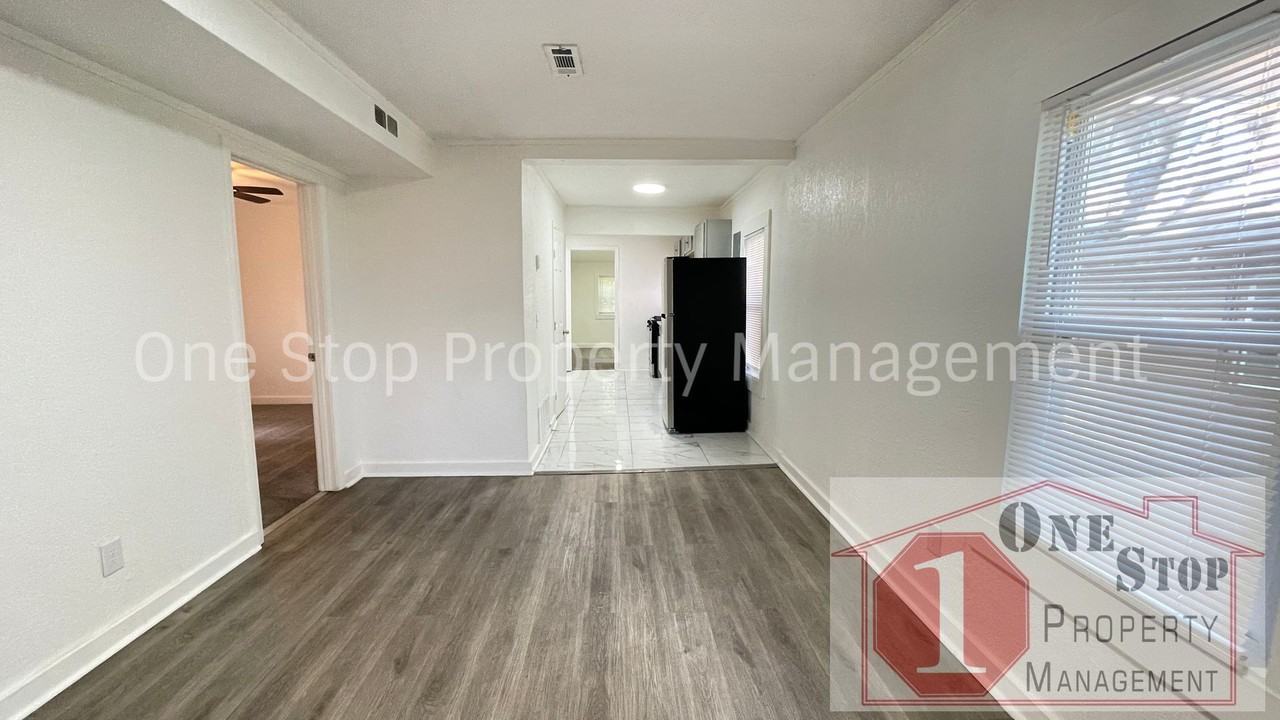 4104 E 60th St - Photo 2 of 14