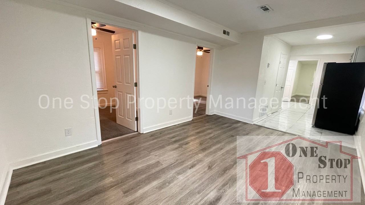 4104 E 60th St - Photo 3 of 14