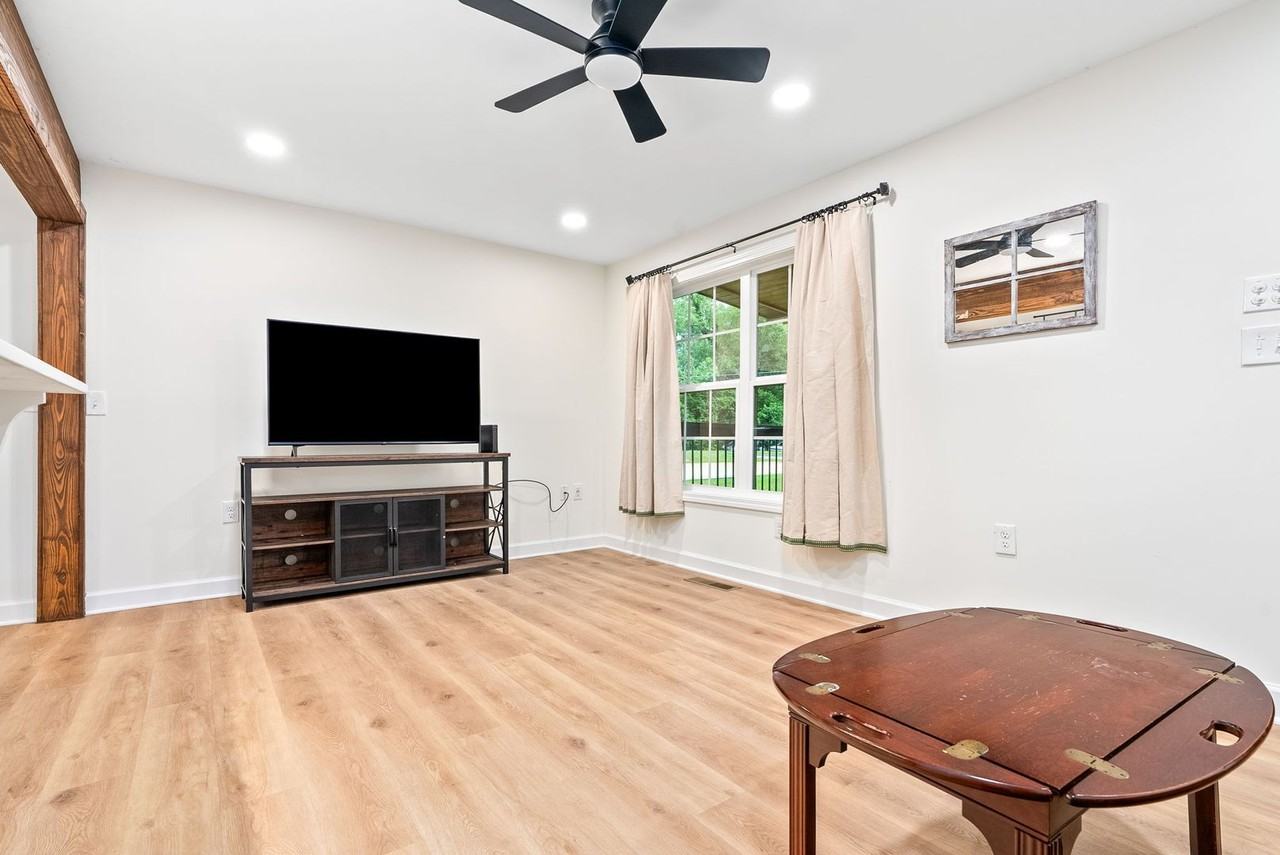 318 Byrd St - Photo 3 of 15