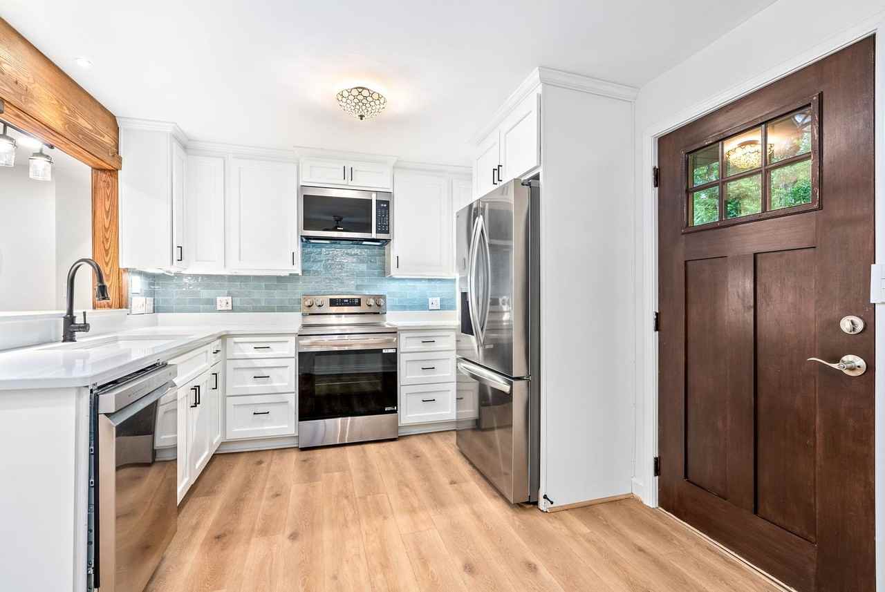 318 Byrd St - Photo 5 of 15