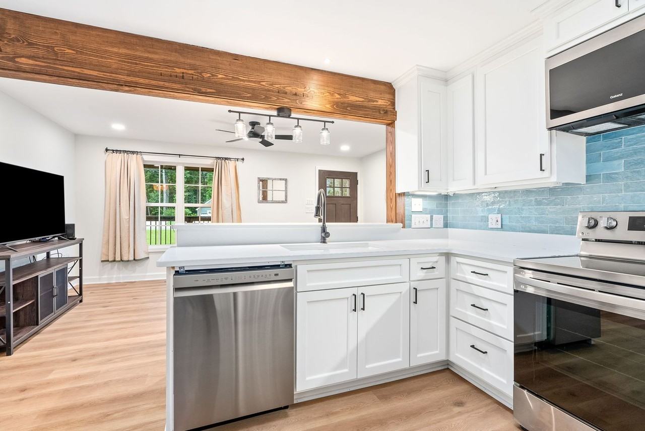 318 Byrd St - Photo 6 of 15