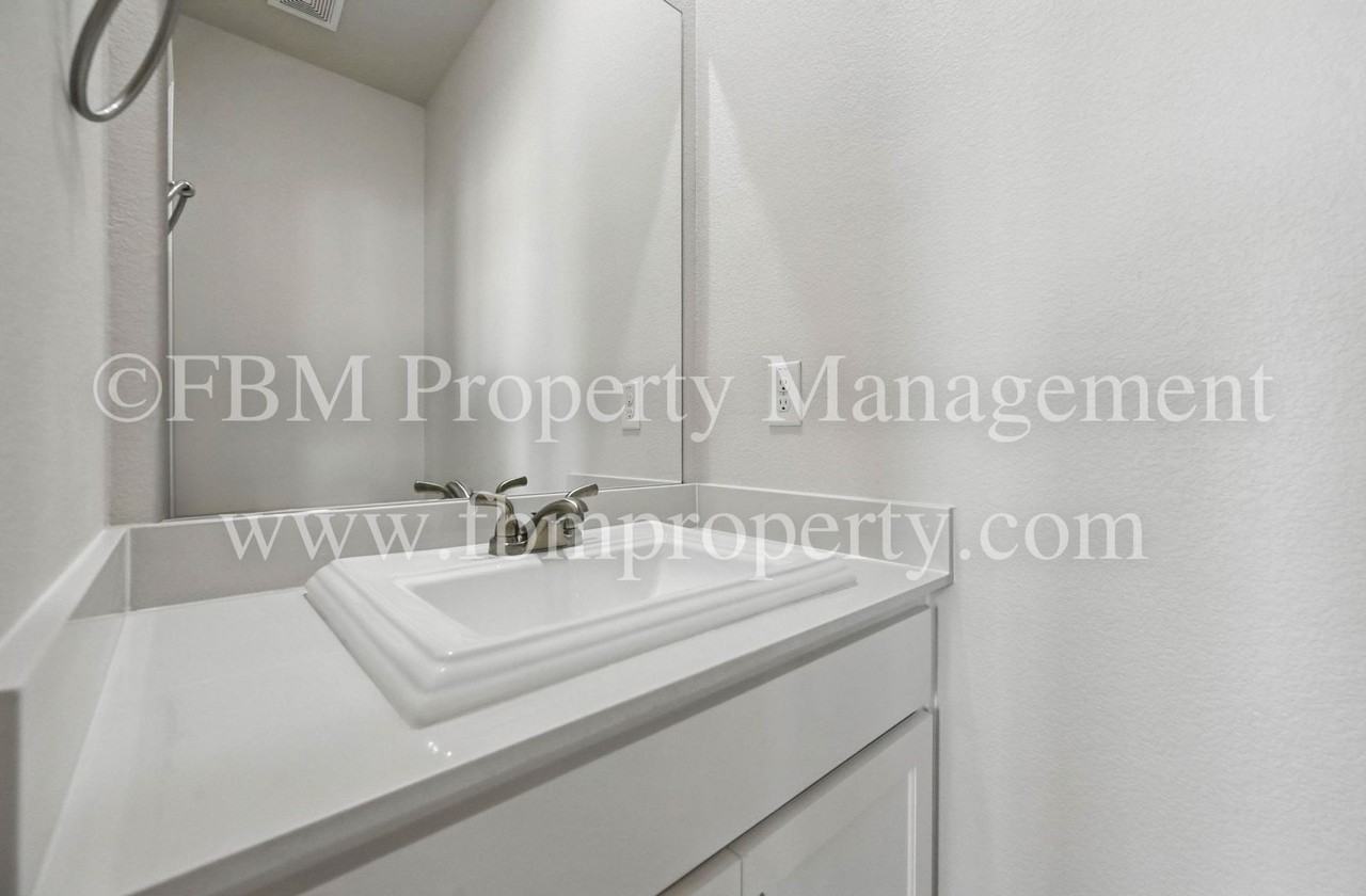 2112 Dena Dr - Photo 3 of 23