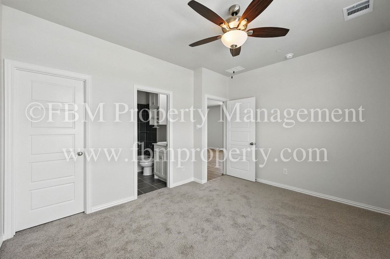 2112 Dena Dr - Photo 4 of 23