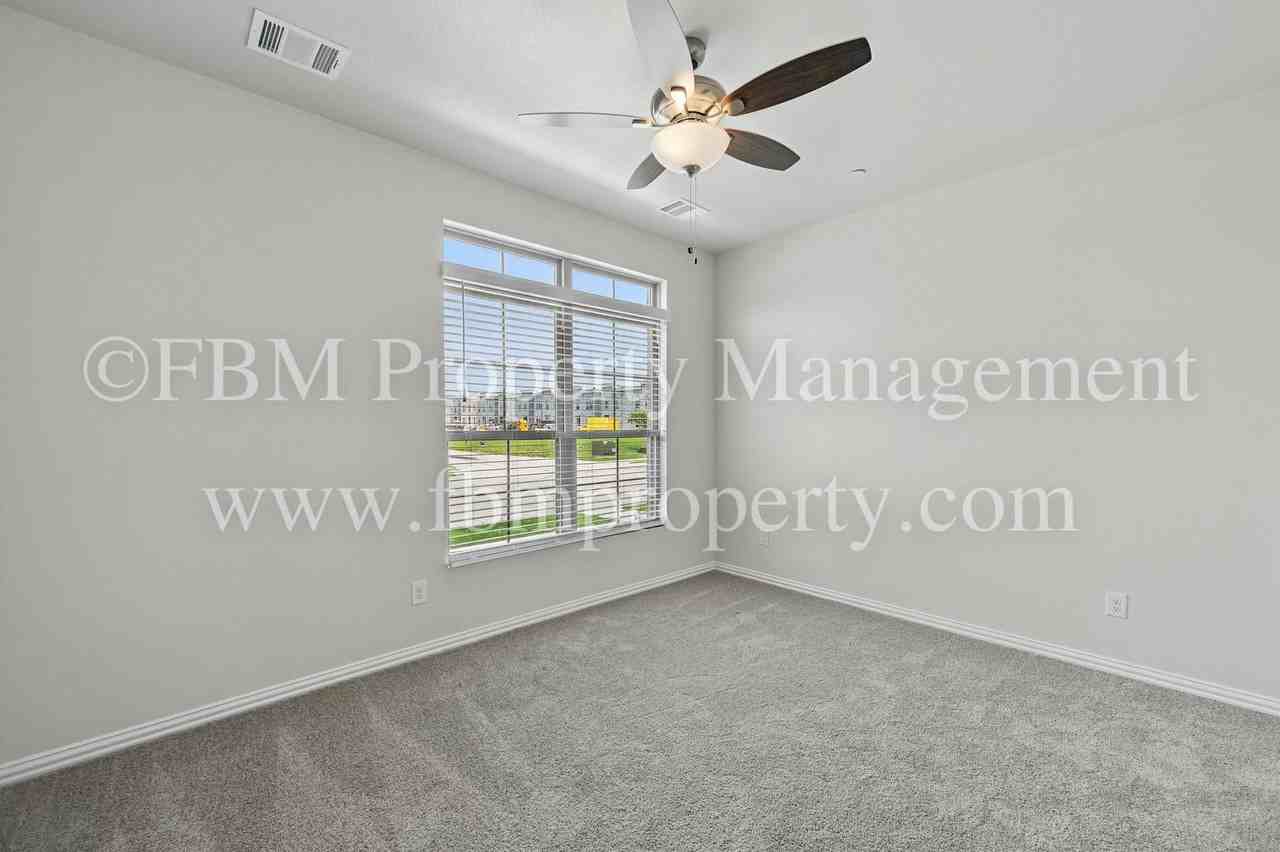 2112 Dena Dr - Photo 6 of 23