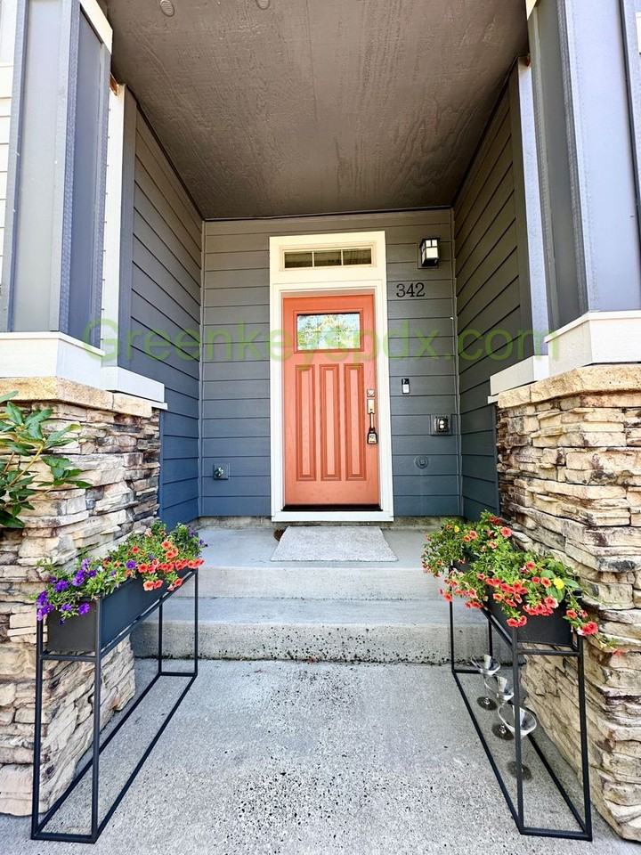 342 Ne Morgan St - Photo 3 of 33