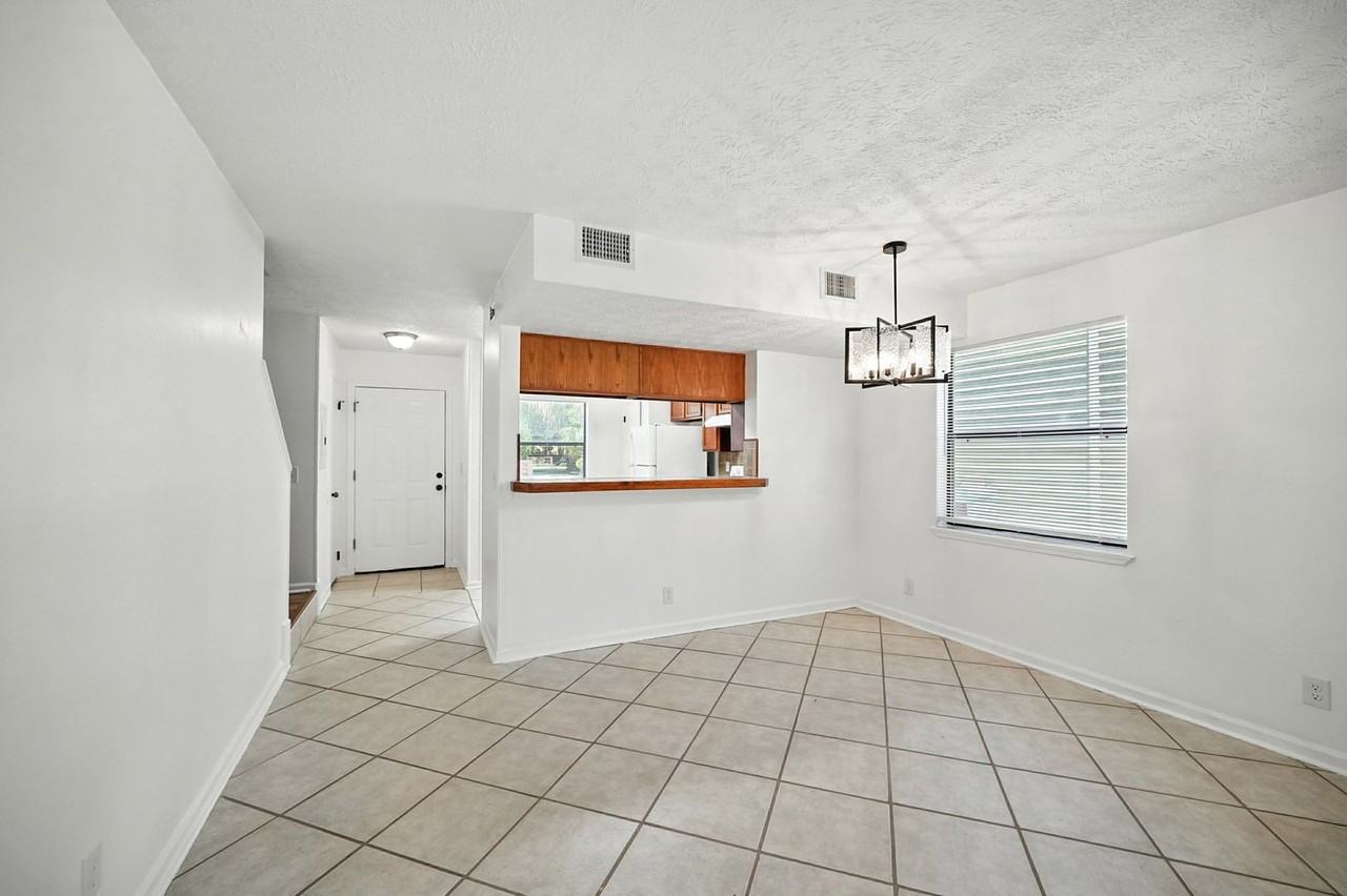 1915 Main St - Photo 2 of 19