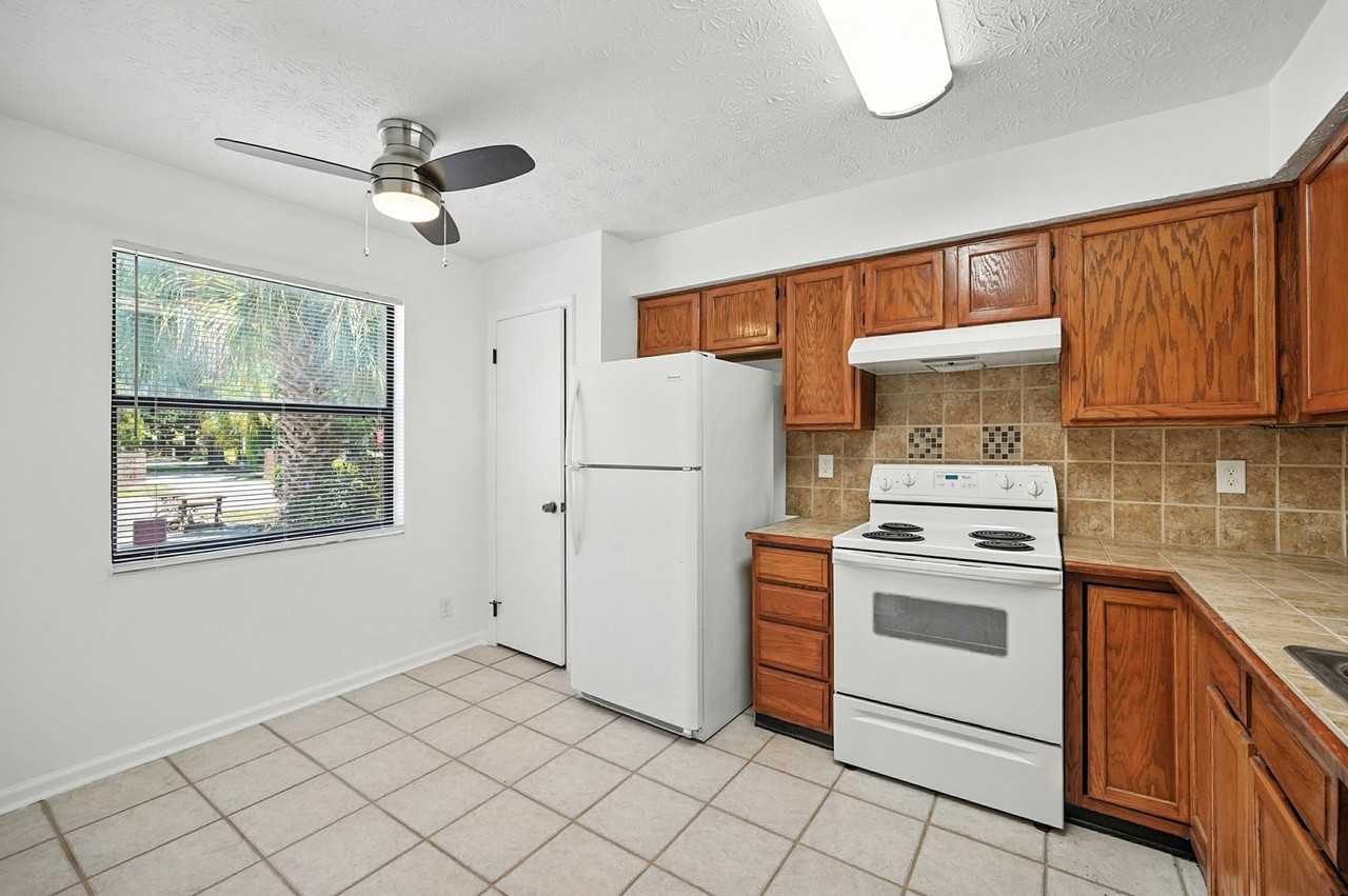 1915 Main St - Photo 3 of 19