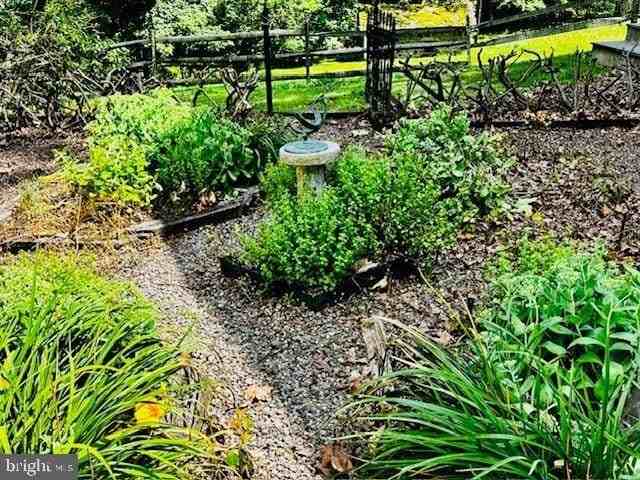 410 Wharf Road - Photo 7 of 47