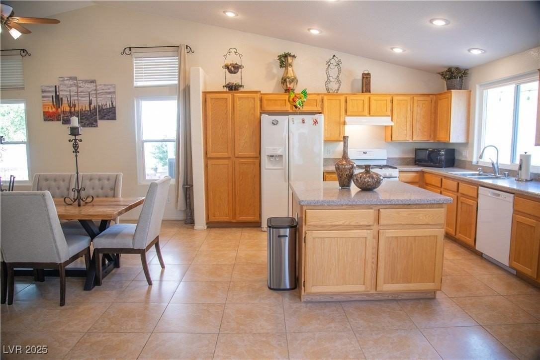 7410 Deer Springs Way - Photo 7 of 42