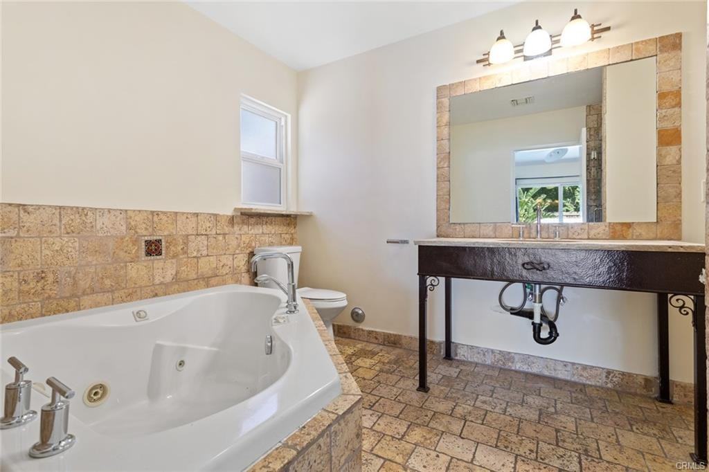 4551 Larkwood Ave - Photo 2 of 8