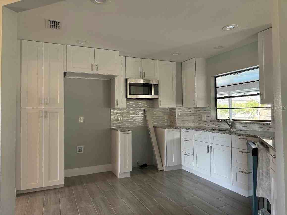 5835 Colony Place Dr - Photo 3 of 22