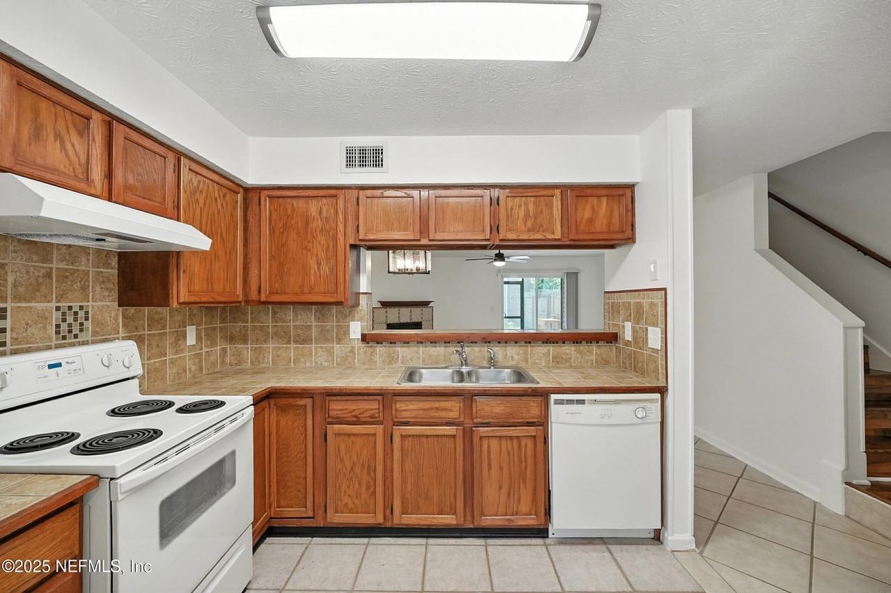 1915 Main St - Photo 4 of 19