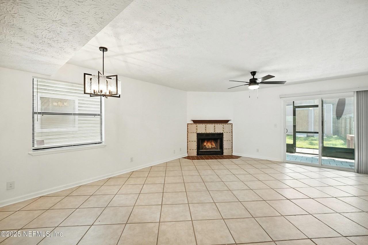 1915 Main St - Photo 5 of 19